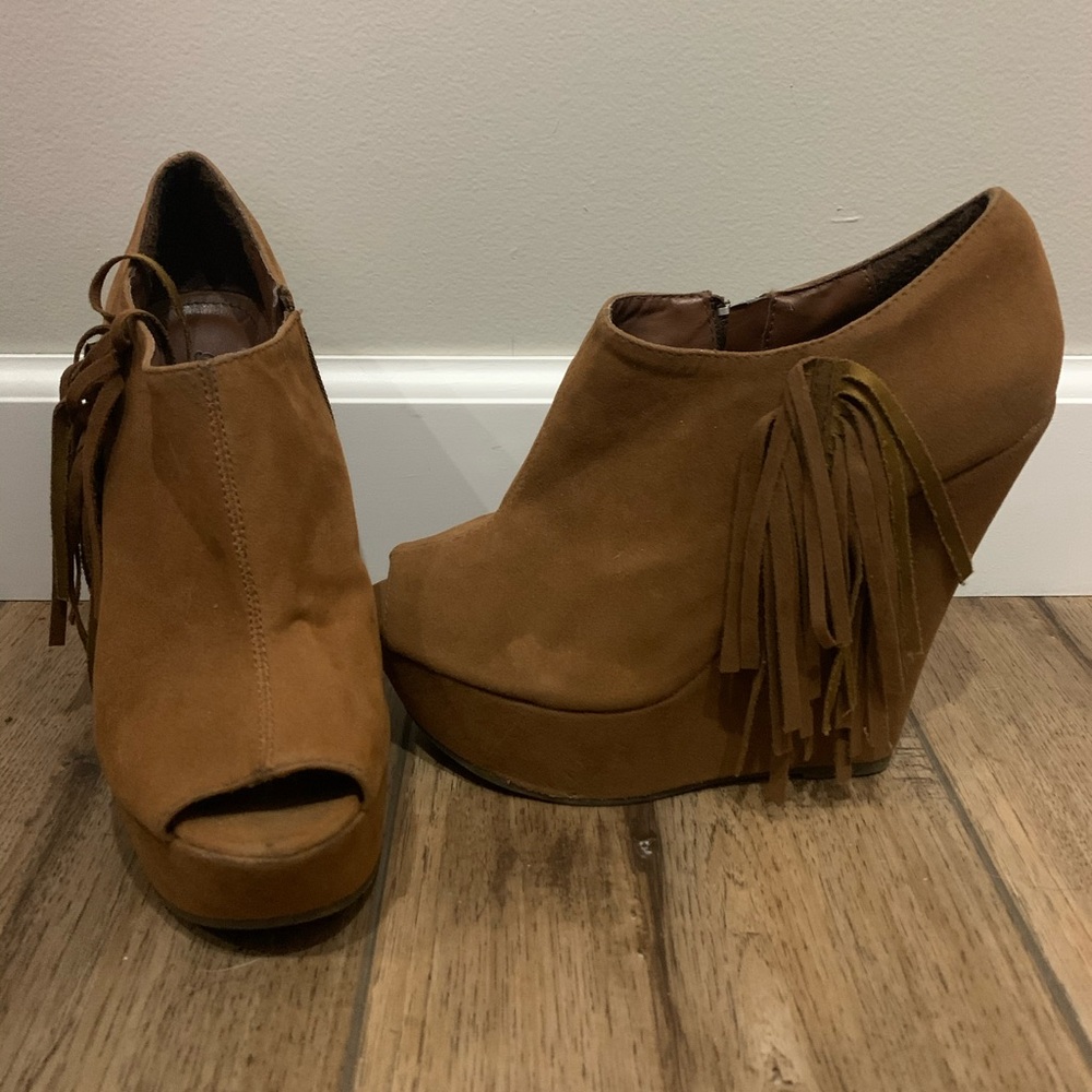 Suede fringe wedges